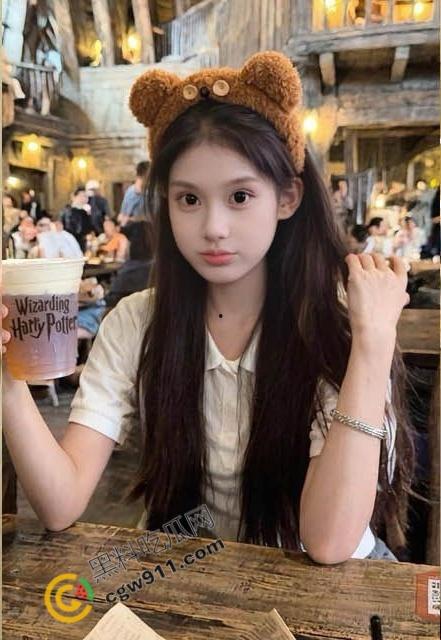 海角大神与妹妹乱伦新作:电梯里妹妹小吊带瑟睡衣诱人至极,使劲揉搓后入猛插,浪叫不停!