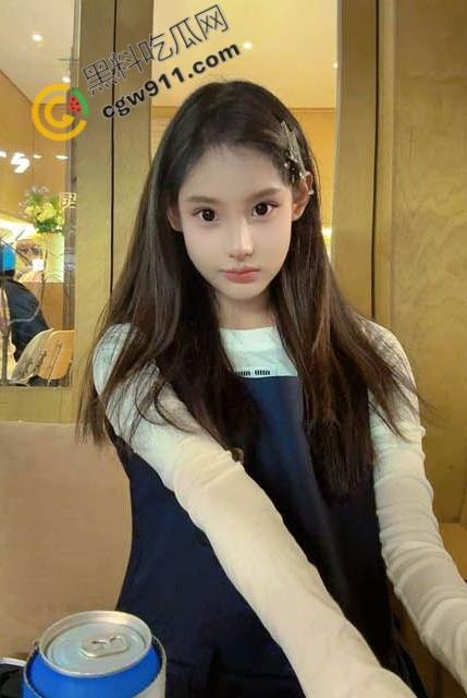 海角大神与妹妹乱伦新作:电梯里妹妹小吊带瑟睡衣诱人至极,使劲揉搓后入猛插,浪叫不停!