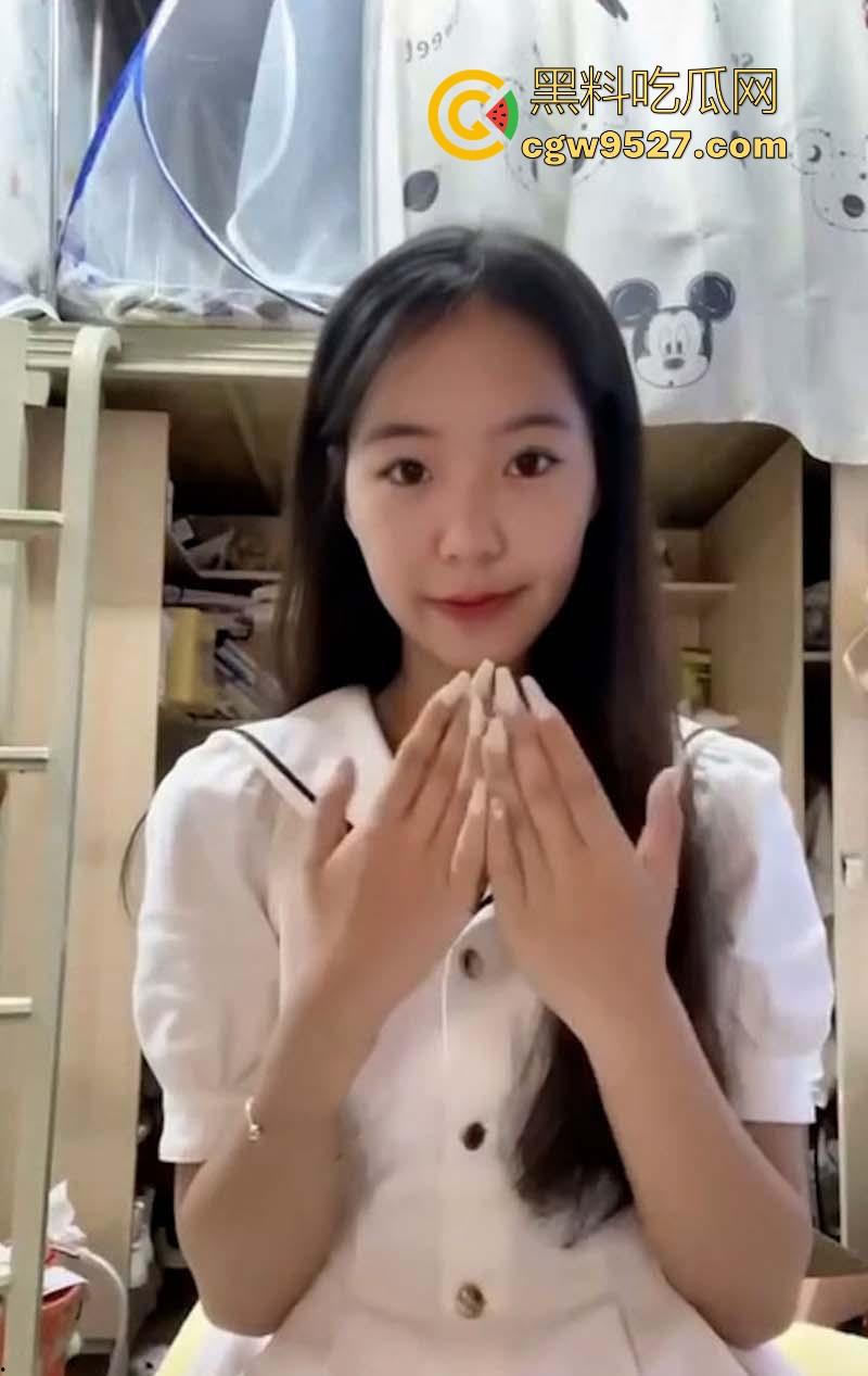 武汉财经大学清纯大学妹【魏琳】私下变母狗，被调教超听话，深喉吃鸡舔弄金主爸爸 ，母狗属性拉满！