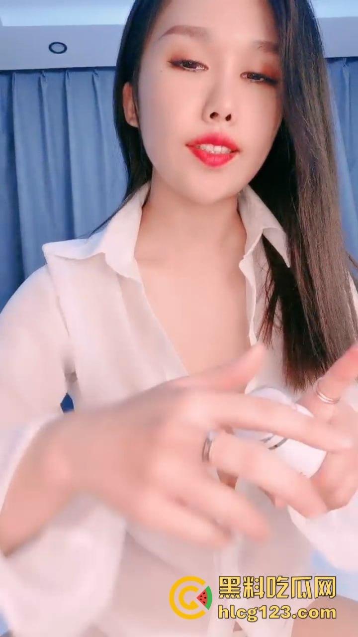 很顶!【半糖主播尼尼子】最新高价定制私拍 精液灌肠 道具插逼 潮喷女神