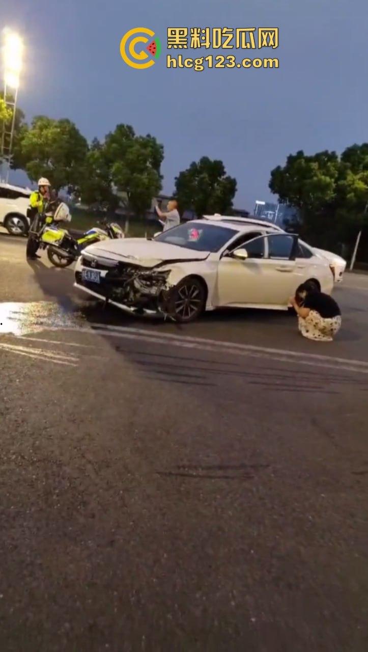 又是女司机!一死一伤 苏州两轿车发生碰撞后撞向一非机动车!惨不忍睹