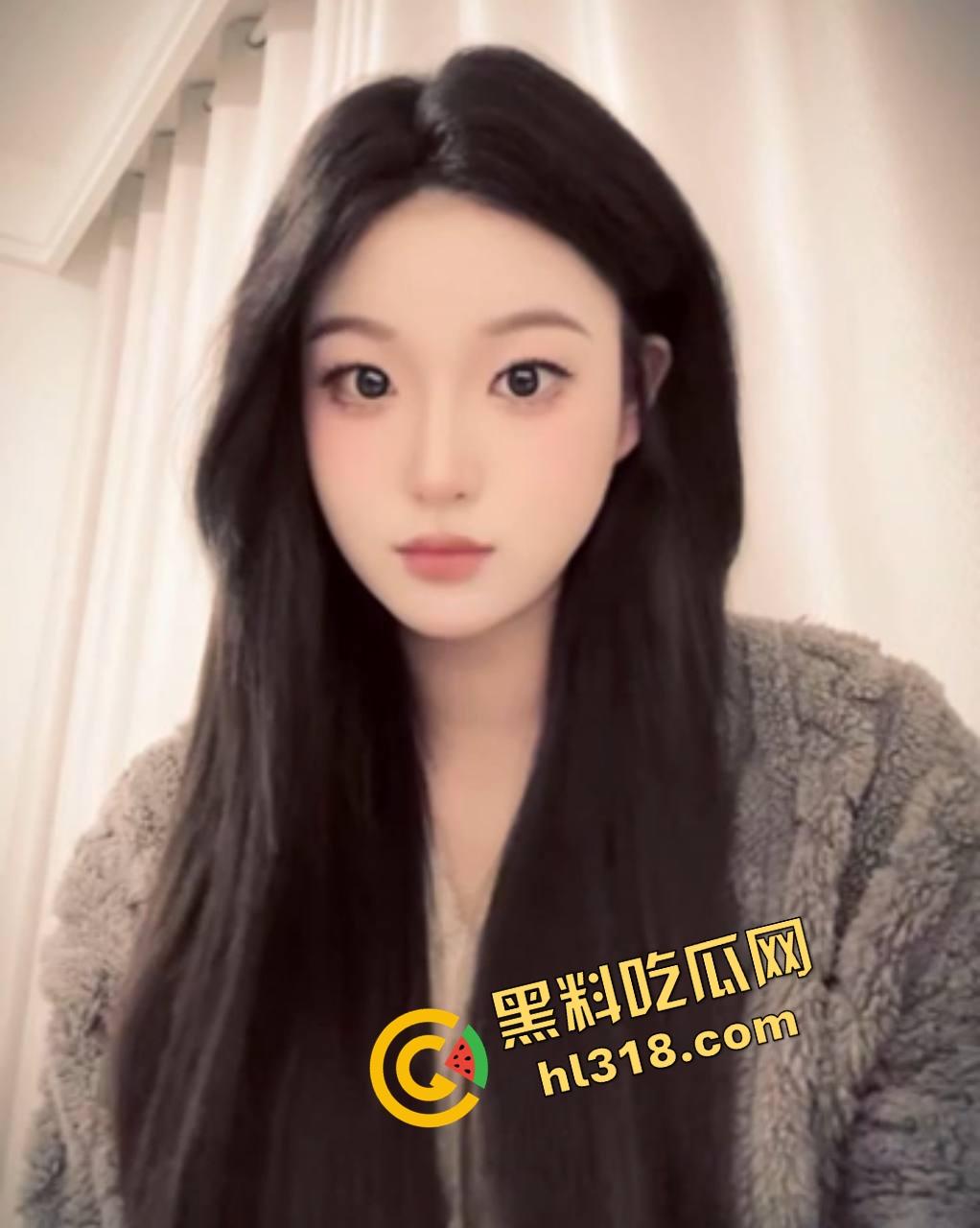 成都06年嫩妹『夏郁』酒吧喝点就带去酒店爆肏,刚进门就喊要大鸡巴,小骚逼掐脖子伸舌头欠操到不行!