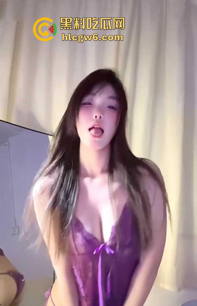 抖音骚货【千野小兔】直播间骚舞露底撩粉丝,短裙掀起露内内,风骚表情媚眼勾魂,粉丝直呼受不了还猛刷礼物!