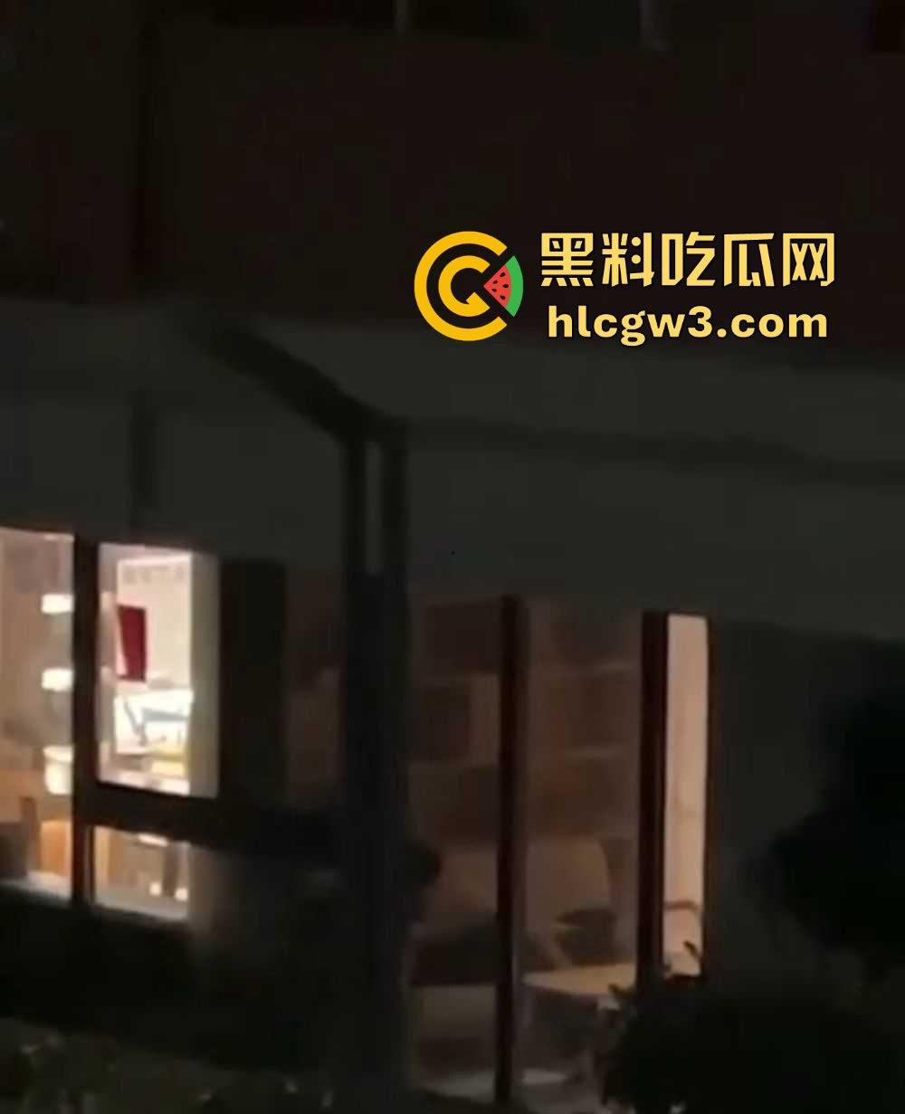 福建平潭职业技术学院 情侣隔着单向玻璃做爱被围观拍照却毫不知情 这下学校表白墙不炸了吗