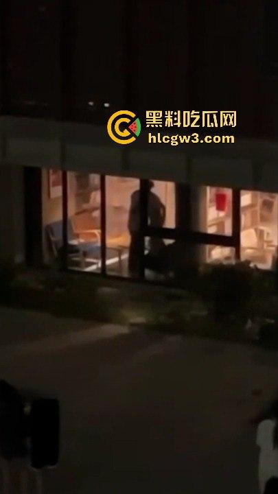 福建平潭职业技术学院 情侣隔着单向玻璃做爱被围观拍照却毫不知情 这下学校表白墙不炸了吗