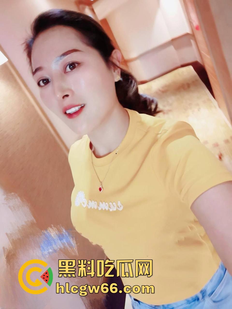 海角社区 只玩后入突袭曝光 老公不在家约炮 大骚臀被狠狠制裁，爽翻天的肉便器开发记！