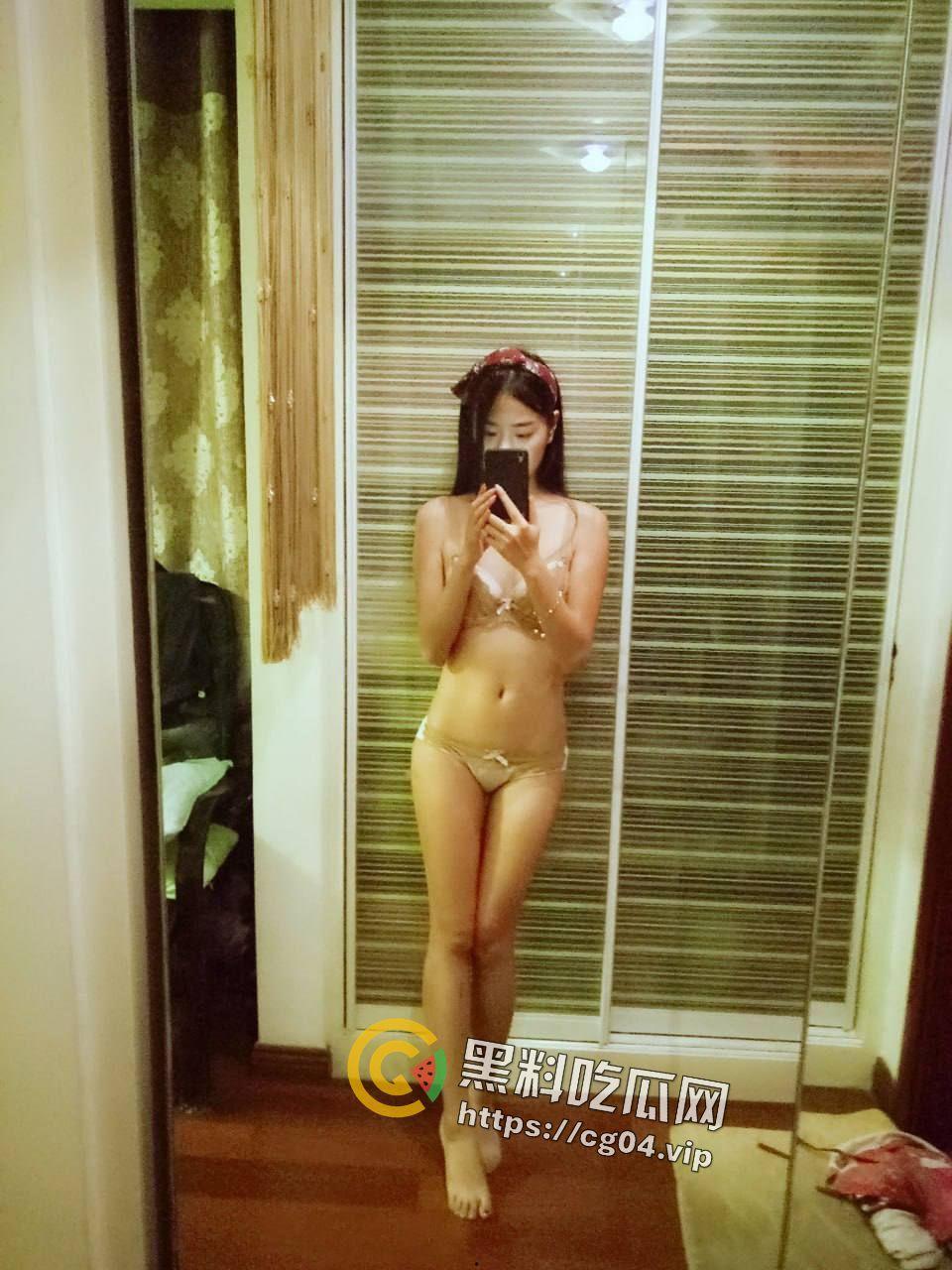 全网呼叫陕UGN652奔驰车主恭喜你当接盘侠啦!你的老婆曾经坐台被包养 卖肉上位哦