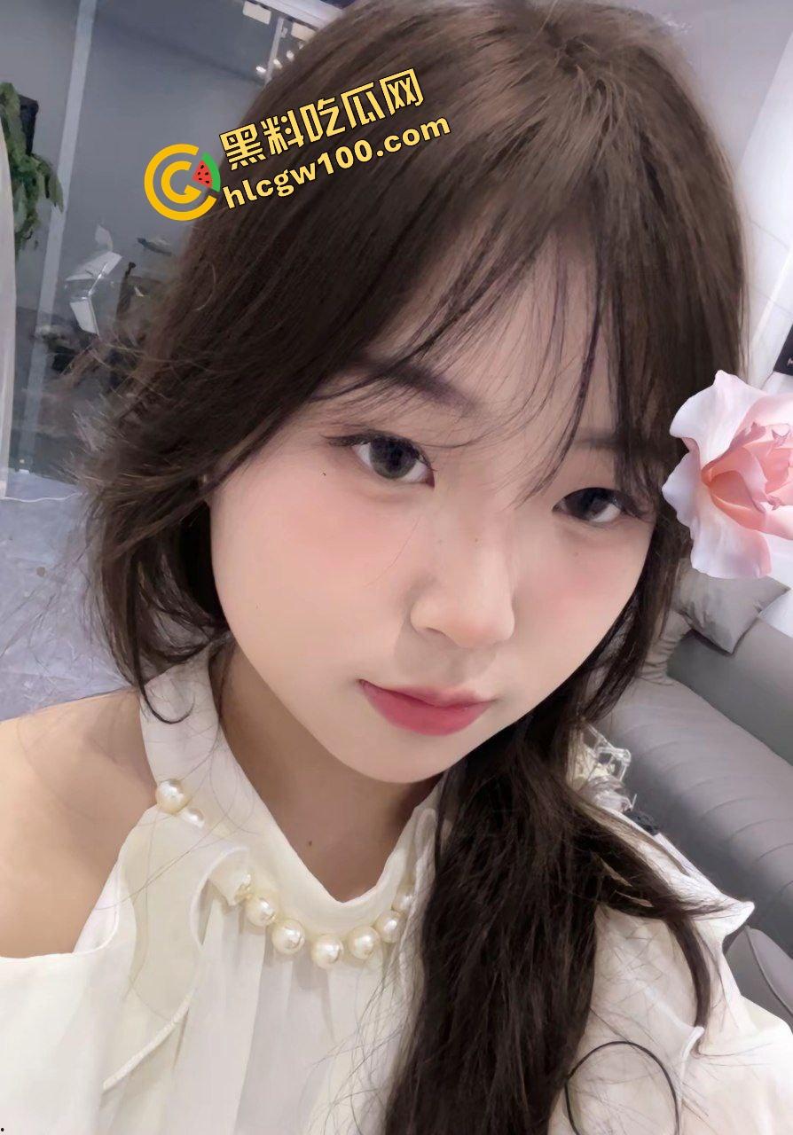 上海电影艺术清纯嫩妹反差婊【赵雪】诱惑身材玩全裸自拍,酒店被操猛怼骚逼翘臀!独家曝光流出!