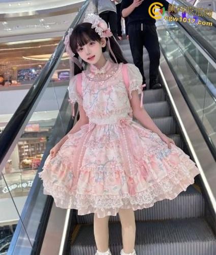 湖北武汉小萝莉被金主包养,穿白丝泳装做爱,年纪不大玩的挺花,各种调教完美配合,翘臀骑乘喷汁内射!