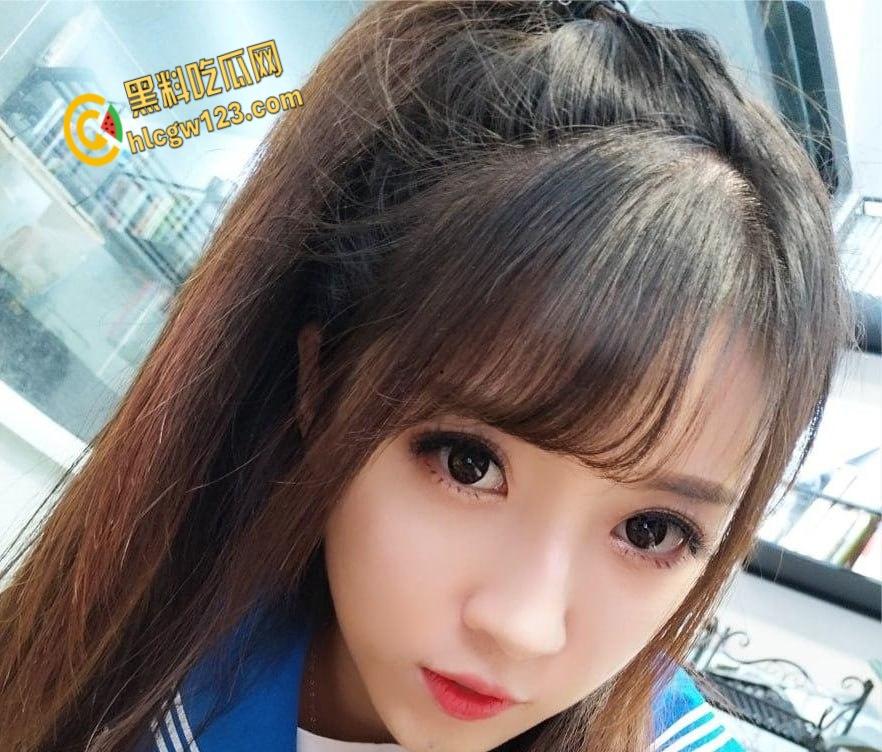 斗鱼【小女巫露娜】高跟黑丝自慰秀，假鸡巴狂插骚逼，爱液喷涌乱溅全场 !