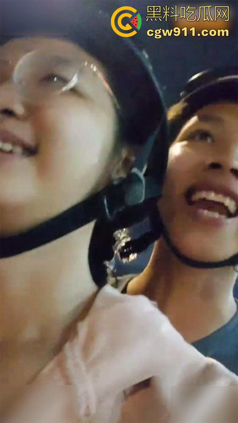 杭州巨乳母狗大胆露出，戴个眼镜颜值单纯可爱，想不到竟骚成这样，两颗饱满的大奶子，看着就让人流口水！