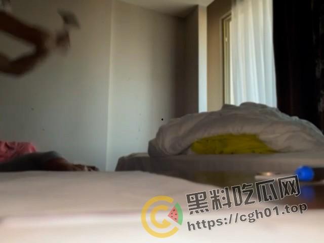 俄罗斯猛男土耳其酒店内用锤子殴打父母致死 狠人实锤 现场视频完整版流出