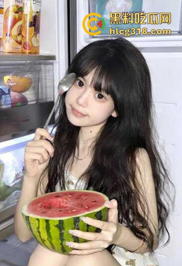 海角乱伦！趁家里没人，放肆的跟表妹疯狂做爱，可爱的无毛白虎穴都给灌满了精液！