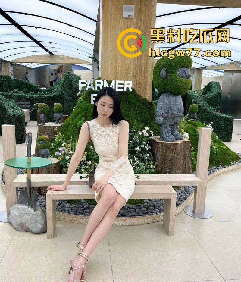 花5200拿下刚离婚的高中老同学 紫色包臀裙风骚不减当年 屄毛旺盛让我老弟灵魂出窍!