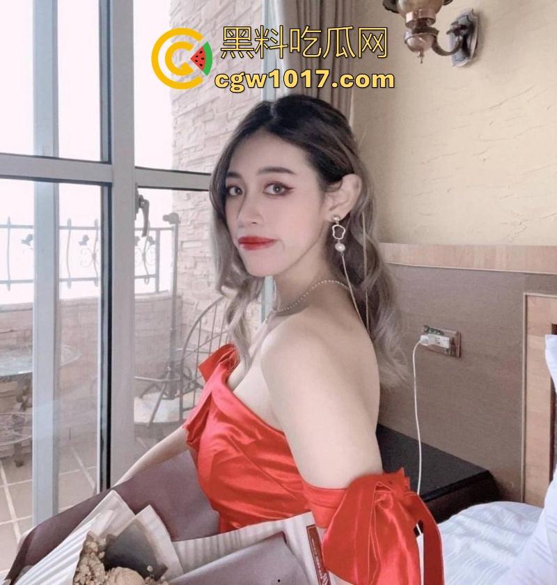 公司聚会后悄悄带高颜值大奶同事去约炮,无套爆操肥嫩白虎,丰满巨乳在激烈撞击下摇晃不断,这身材真是极品!