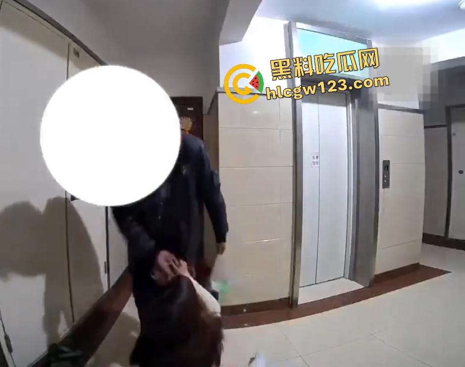 沈阳“窝瓜国王”家暴抖音【沉睡的猫.,】,女子下跪求饶仍被拳打脚踢,打完还被出轨抑郁导致流产!