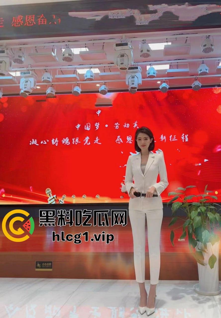 青岛电台主持人劳斯莱斯拍视频!渔网黑丝诱惑大哥,金主爸爸成就背后风光!