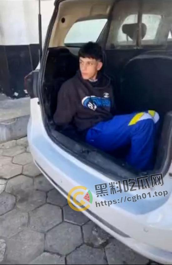 外网疯传!美国网红男娘被霸凌 带枪枪毙霸凌者 果然自由美利坚 枪战每一天