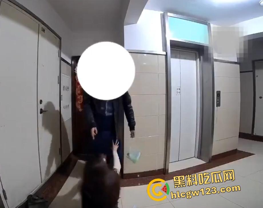 沈阳“窝瓜国王”家暴抖音【沉睡的猫.,】,女子下跪求饶仍被拳打脚踢,打完还被出轨抑郁导致流产!