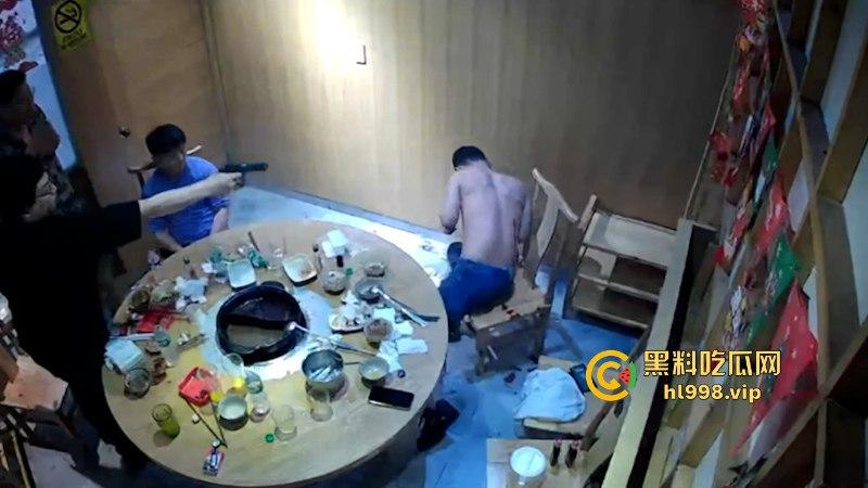 话不投机掏枪就干!吃个饭命没了!华人饭店一中国人被东北男枪杀 监控曝光凶杀现场