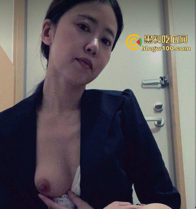 OnlyFans韵味美妇熟女【nanako_sexy】VIP订阅视频流出,情趣自慰掰穴淫荡的成熟韵味,极具吸引人。