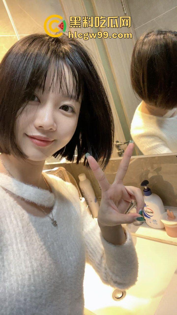 珠海极品短发嫩乳妹【戴雨】记录职高到大学乳房进化发育史！小荷才露尖尖角到圆润美奶