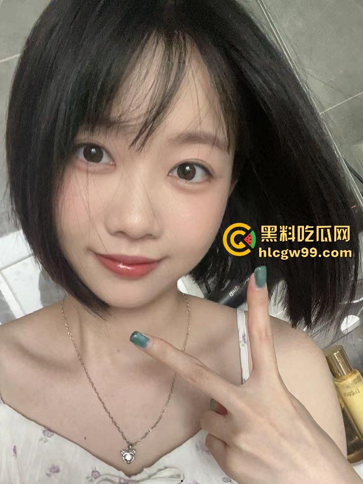 珠海极品短发嫩乳妹【戴雨】记录职高到大学乳房进化发育史!小荷才露尖尖角到圆润美奶