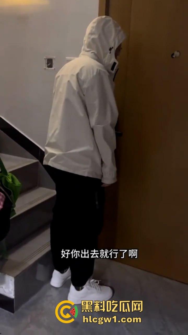 可怕!湖南长沙猥琐男闯入女生公寓偷窃衣物 妹子录视频机智报警抓人 这是真变态!