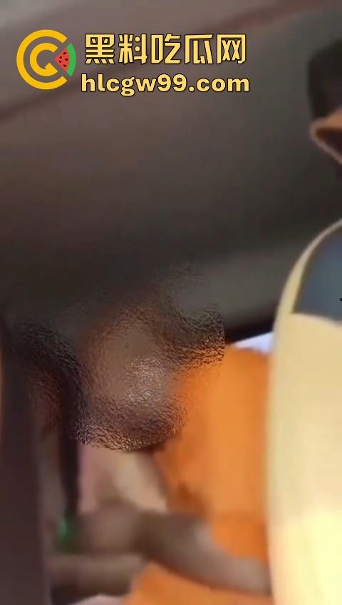 印度女子前往做朝拜时,在出租车内被僧人强奸,印度总能创造神话,不是僧人都戒色了吗?