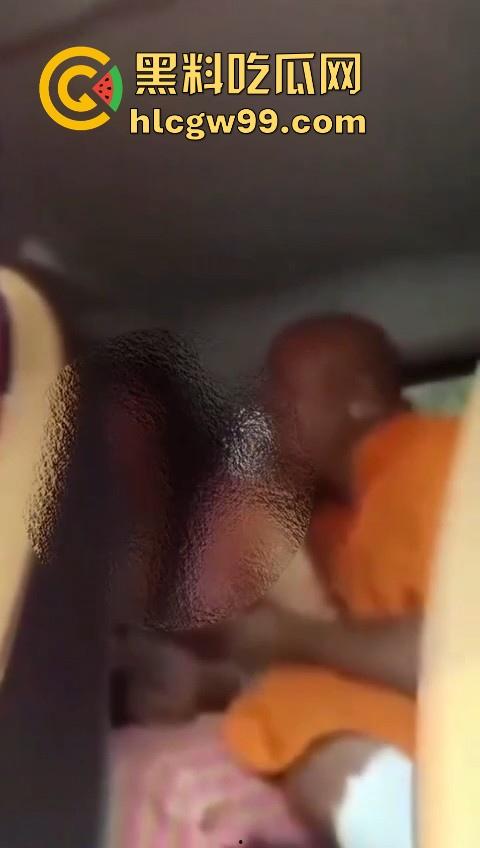 印度女子前往做朝拜时,在出租车内被僧人强奸,印度总能创造神话,不是僧人都戒色了吗?