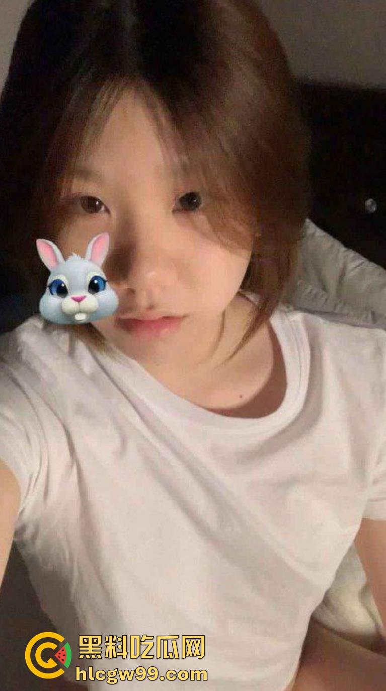 湖南工程学院高颜值萝莉少女【吴冰冰】不良视频曝光,清纯与性感并称,反差的让人惊艳!