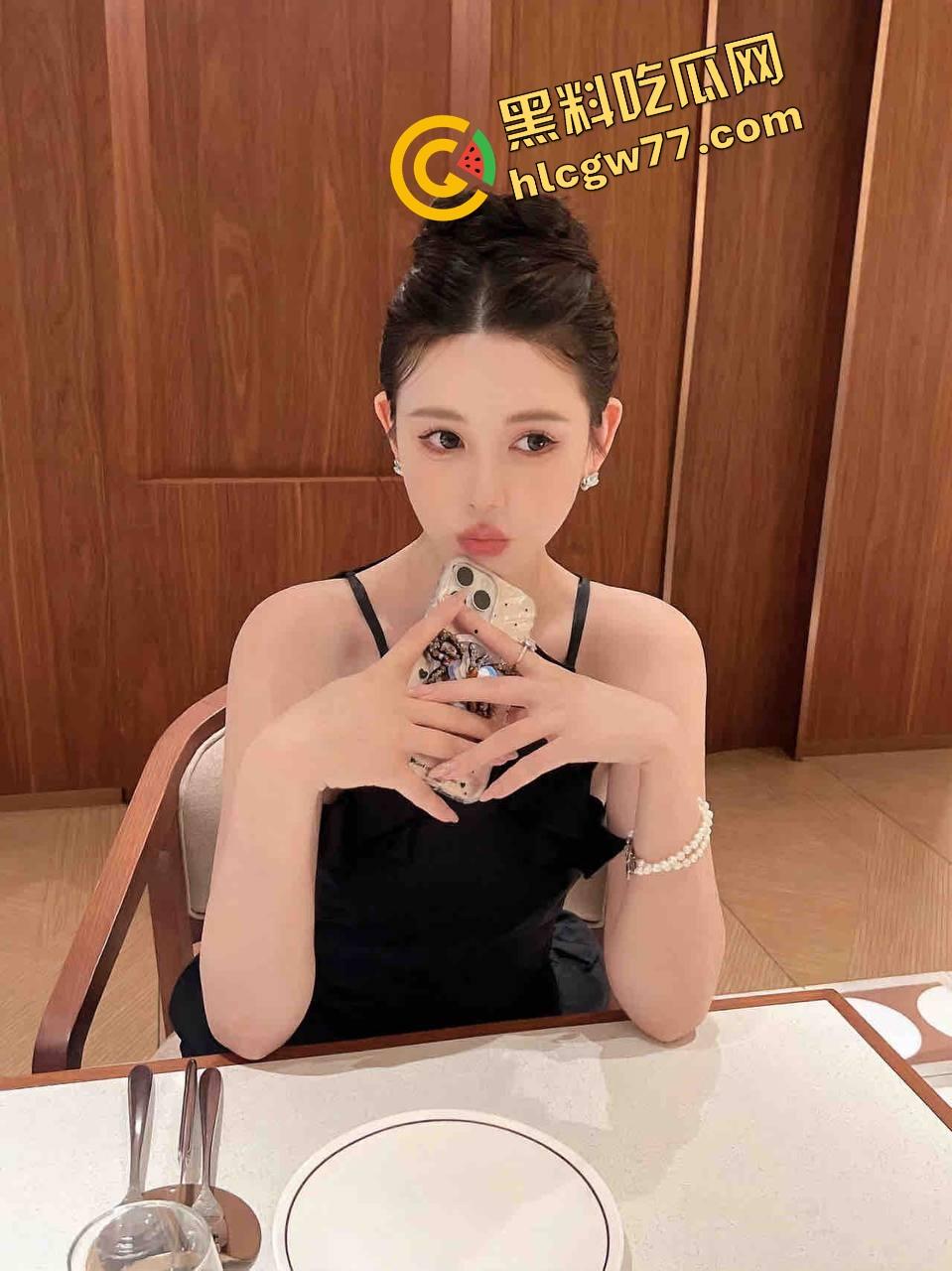 重庆大学极品『雪雪』被爆反差淫片，蜜桃臀浪叫被操，包养成狗太上头！