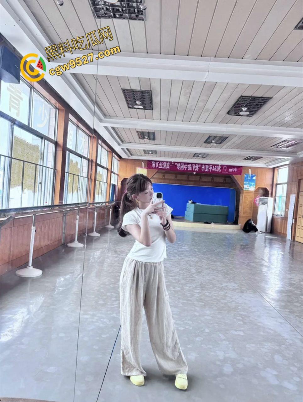 山东青岛平度舞蹈生【郑媛菲】,背着异地恋男友酒吧鬼混,多次酒吧厕所打炮,这身材妥妥的炮机!