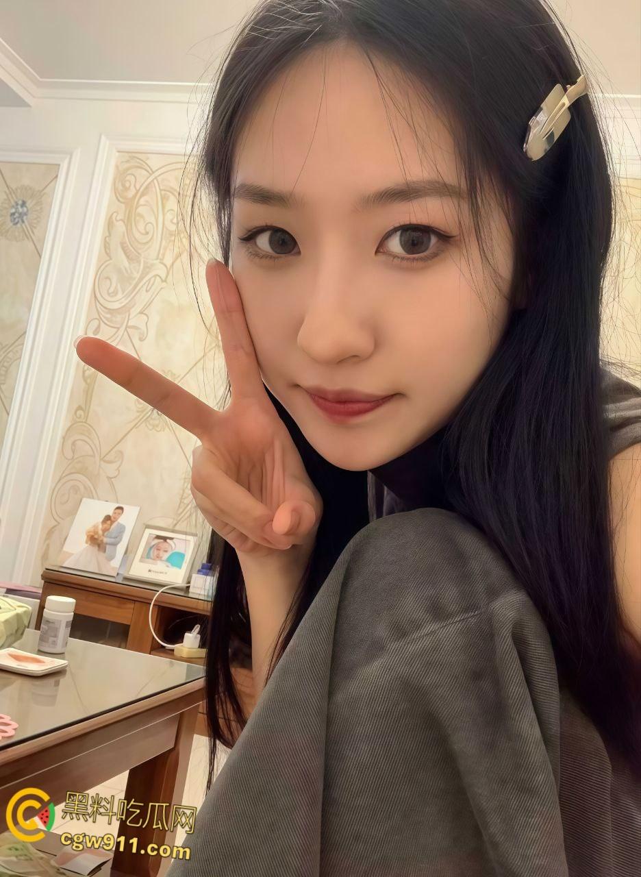 浙江大学校花【何雅茜】,被金主包养酒店调教,镜子前扯着头发被后入爆操,骑脸颜射一脸 !