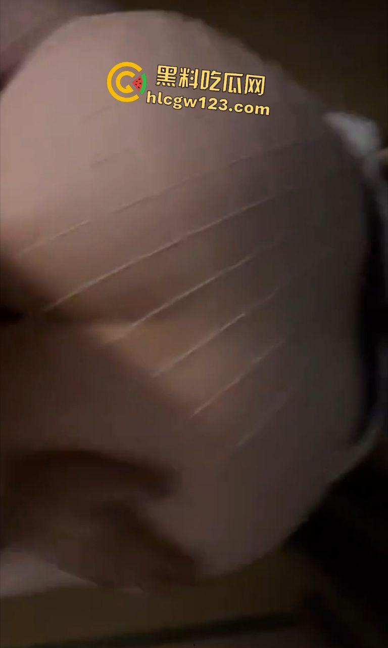 贵州大学辅导员【王晓】约炮BBW大肥猪,清爽外表藏不住色心的狂躁,要泄泄火呀!