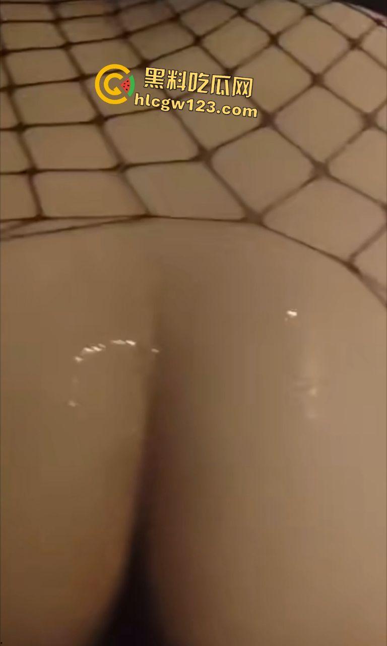 贵州大学辅导员【王晓】约炮BBW大肥猪,清爽外表藏不住色心的狂躁,要泄泄火呀!