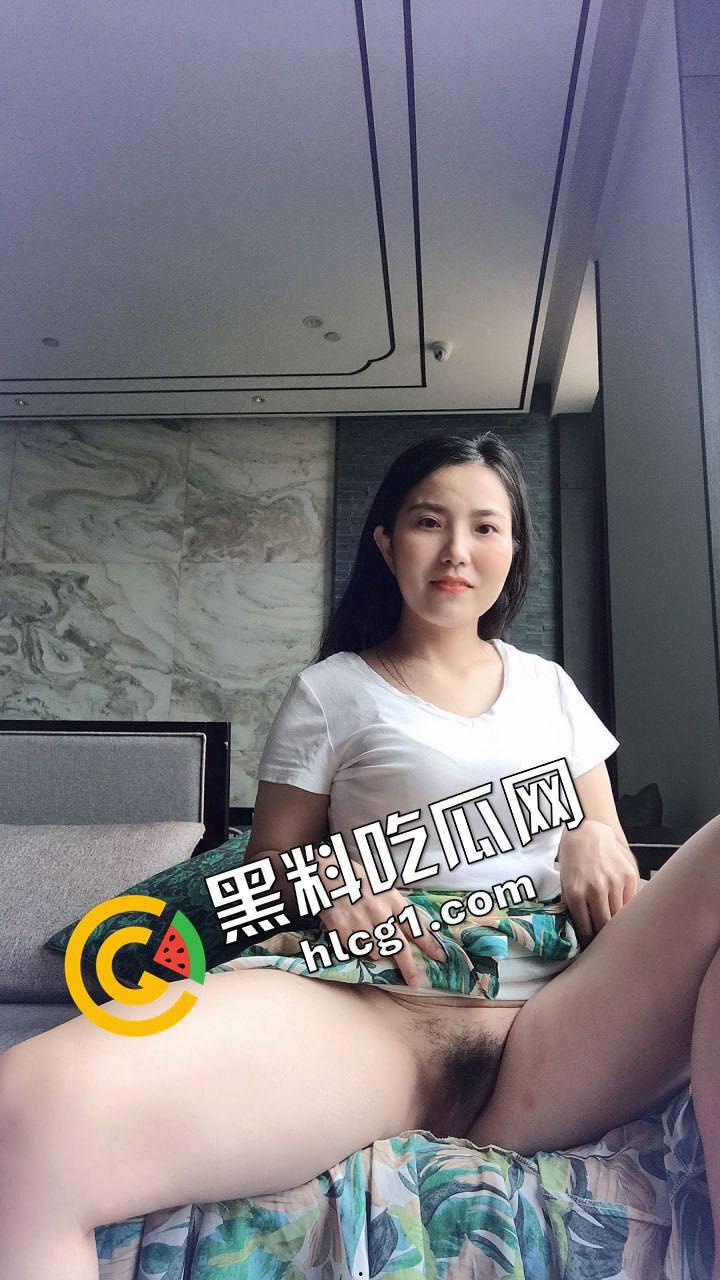 素颜清影独倚,颇有姿色大胆露脸!真实记录我与我的母狗老婆生活,尺度惊人!