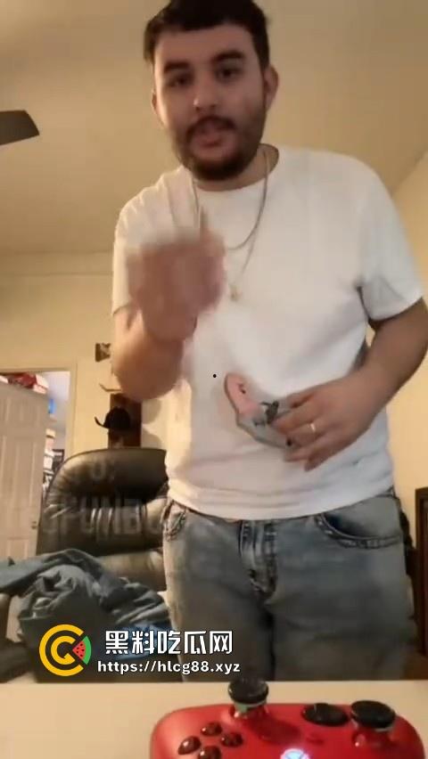 直播界的人才真多 为了礼物直播玩俄罗斯转盘然后死了 真枪实弹 可能就是外国人少的原因!