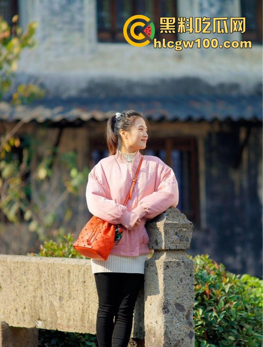 绍兴柯桥极品人妻【张璞泽】早年私密视频泄露,全裸露乳显穴伺候男友,温柔口交乖巧到极致!