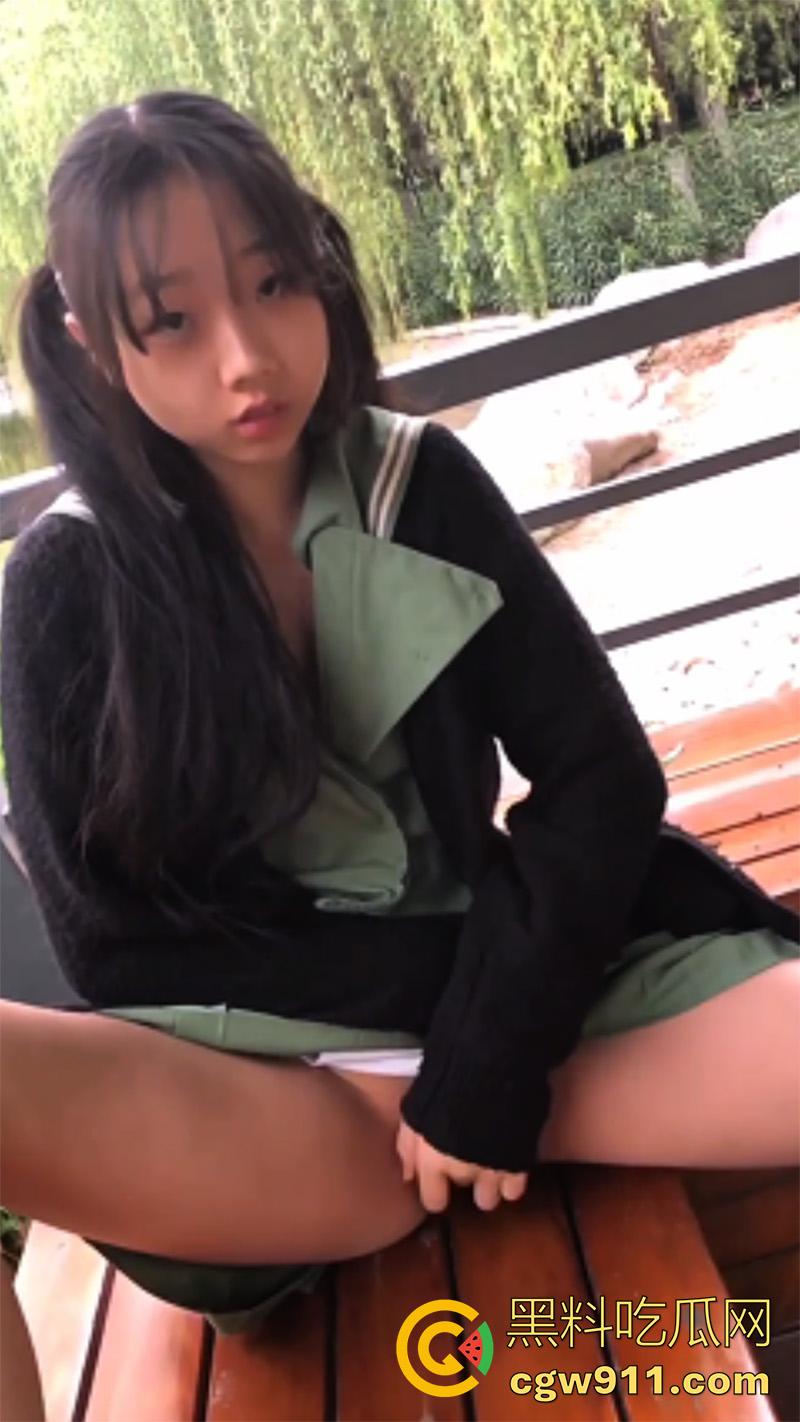 极品萝莉【浆果儿】被包养合集,为了钱被调教成资深的小母狗,全裸真空户外露出,带三位闺蜜一起侍奉金主!