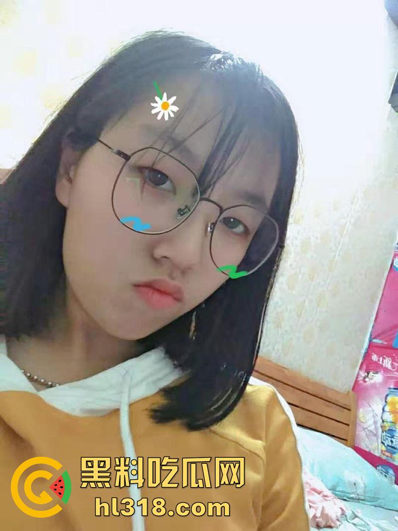 福建周宁一中【杨晴瑜】,小穴超嫩的反差眼镜妹,性欲旺盛网上撩骚,浴室自慰视频遭曝光!