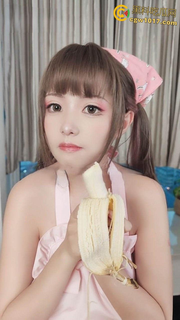 极品COS福利姬【喵小吉】半透套装写真,甜心女仆护士嫩穴美乳透春光,娇嫩身躯诱惑拉满!