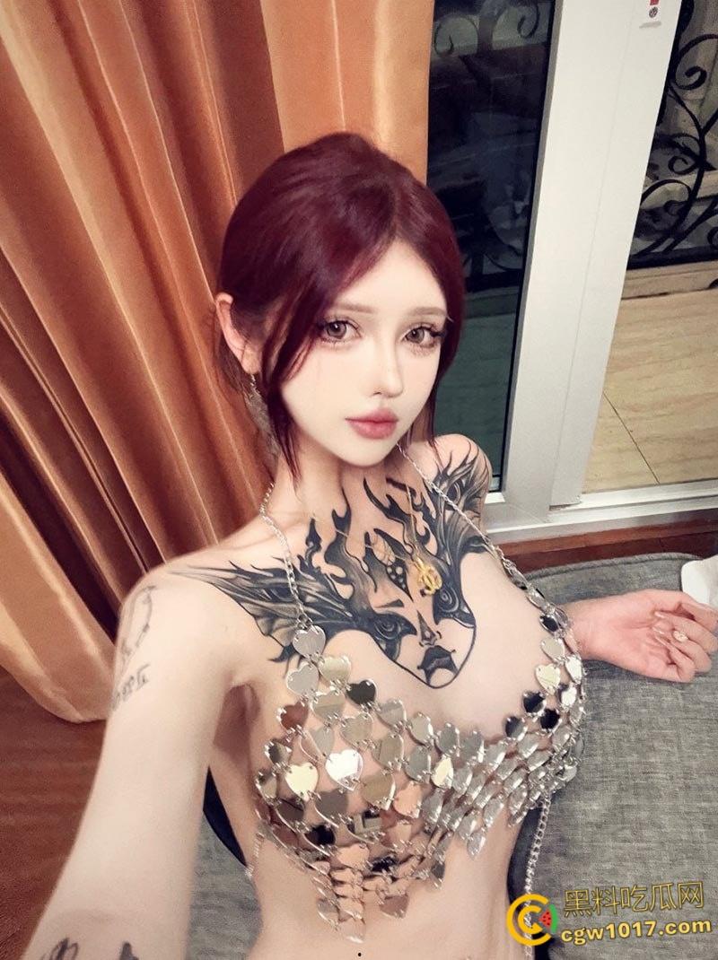 高颜值纹身御姐【琳琳】,极品颜值黑发媚眼,白虎粉穴三点全露,性感纹身妖娆吸睛,骚气直击灵魂!