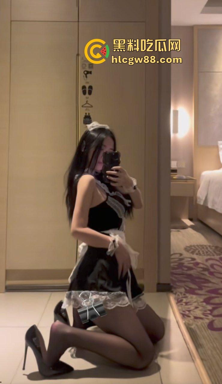 抖音极品骚鸡贱逼女【黄玉丹】打炮N次圈完金主钱就跑路马来西亚,遭曝光女仆装淫荡性爱!