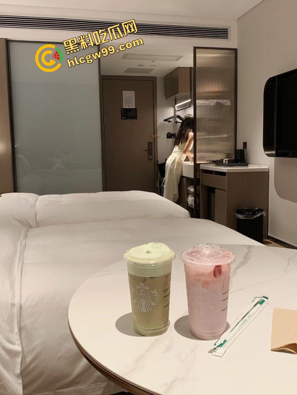 红书抖音甜御反差骚鸡【伤心小椰子】私下约炮金主爸爸,浴室马桶露粉逼激烈后怼爆干!独家曝光!