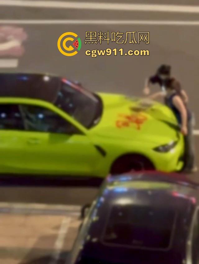 疑是宝马最新配色涂装?福清宝马渣男脚踏多船被发现,多名女友上门给其车改装,还别说这配色还行!