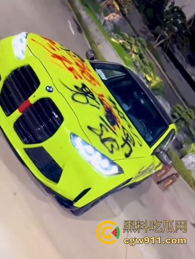 疑是宝马最新配色涂装?福清宝马渣男脚踏多船被发现,多名女友上门给其车改装,还别说这配色还行!