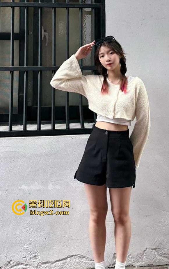 长沙技术师范大学学生妹【宗雨菲】自慰视频遭渣男曝光 身材火辣揉奶表演 让人看了硬到爆炸!