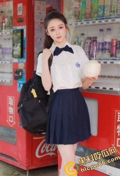 四川大学锦江学院舞蹈系校花『罗钰爽』白丝上阵,趴地上给评委爆插粉嫩小穴,老师操我一次不够!