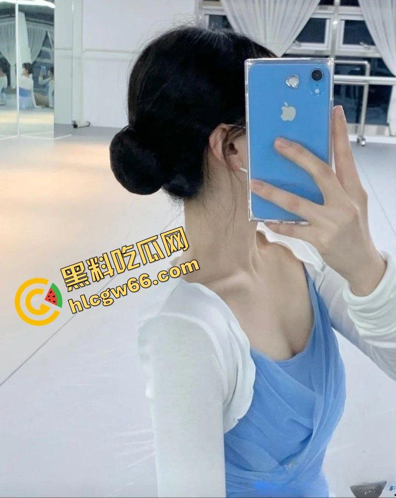 四川大学锦江学院舞蹈系校花『罗钰爽』白丝上阵,趴地上给评委爆插粉嫩小穴,老师操我一次不够!